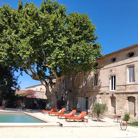 Ancien Couvent Avec Piscine Entre Alpilles Et Camargue Pour 10 Personnes 别墅